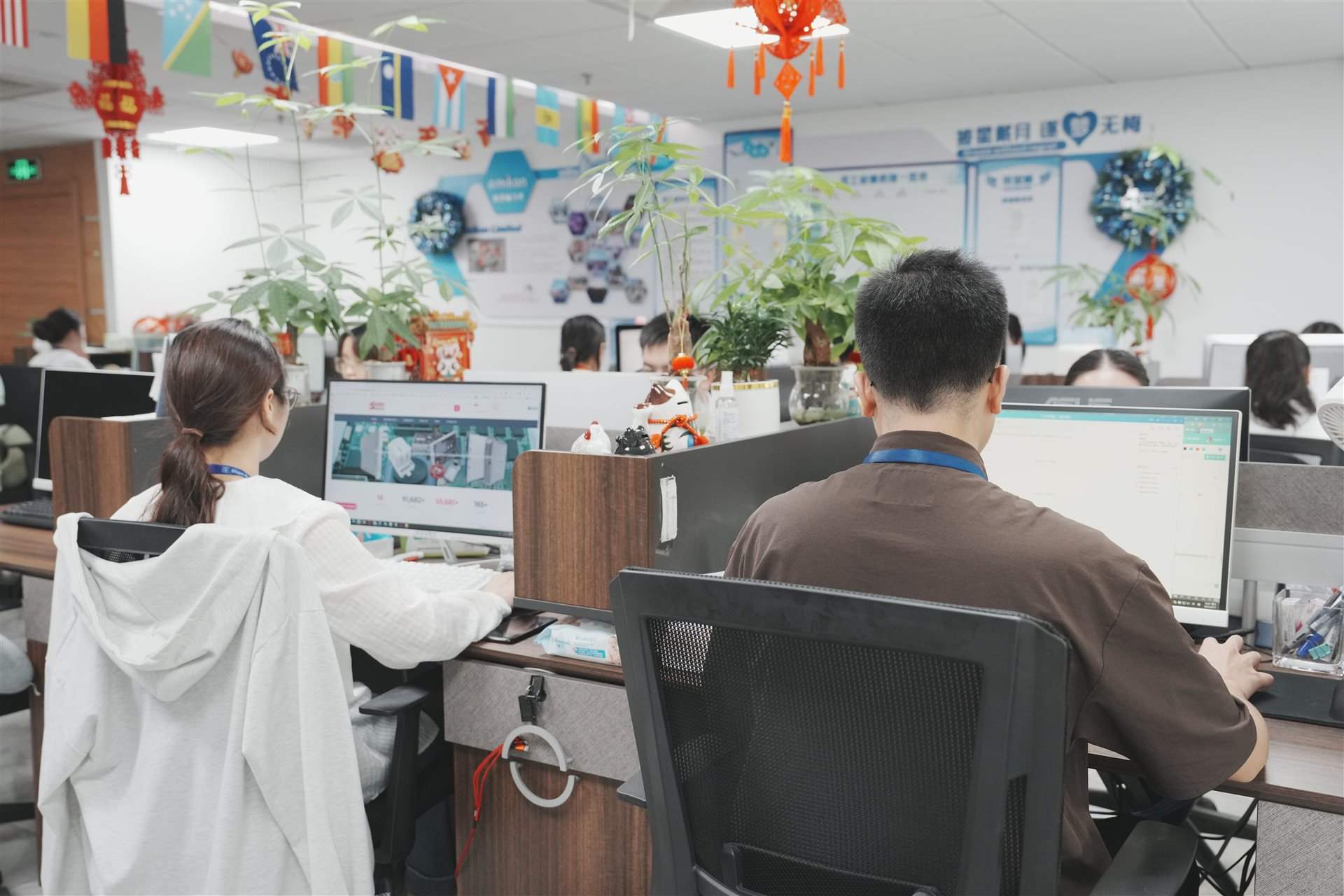 Apter Power customer support team assisting international automation buyers
