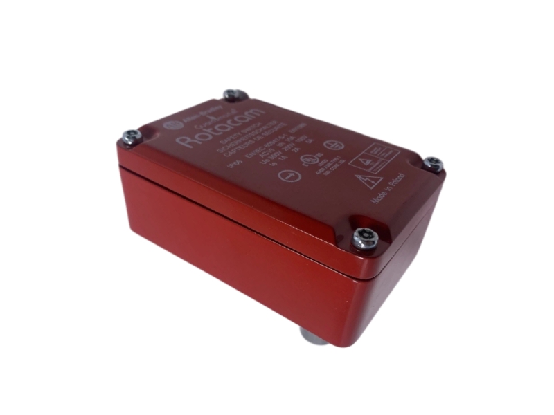 Allen-Bradley 440H-R03074 Guardmaster Rotacam safety switch front view